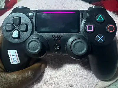 PlayStation 4 with HDMI cable,power cable,controller,game disc pc26