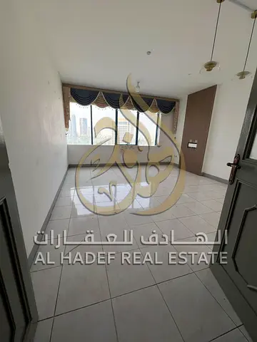شيرنج رسمي✨ للإيجار في الشارقة – المجاز 1 | شقة 3 غرف وصالة (شيرنج) للعزاب ✨ 🏡 فرصة مميزة للسكن في منطقة المجاز 1 🌆، واحدة من أكثر المناطق الحيوية ف