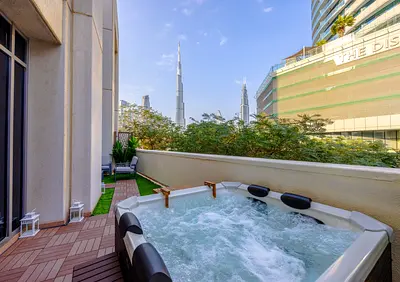 Duplex Podium Villa | Burj khalifa View | Private Jaccuzzi & Garden