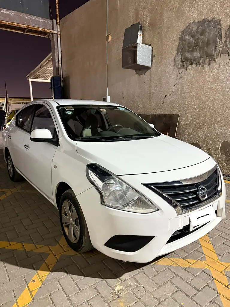 Nissan Sunny 2015 — photo 1 of 5