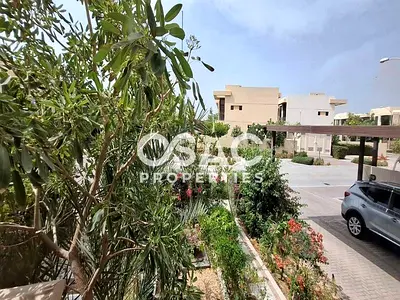 Vacant | with garden | well maintained