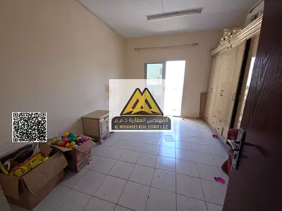 غرفة وصالة سوبر لوكس في الحميدية 1 عجمان، غرفة ماستر، خزائن بالحائط، بلكونة، باركن. 35,000 درهم سنويًا، 6 دفعات، موقع مميز.