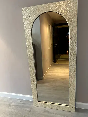 Brand new mirrior HomeCentre with  box - unused ,with tag . Price can be negotiated