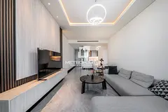 Bright Layout | High end Furnishing | Great Value