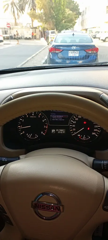 Nissan Pathfinder 2015 — photo 1 of 9