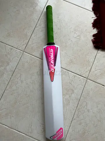 BASEBALL BAT VERY CHEAP BRAND NEW