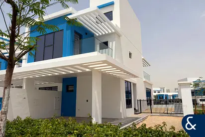 Large Plot | True End Corner | On the Park