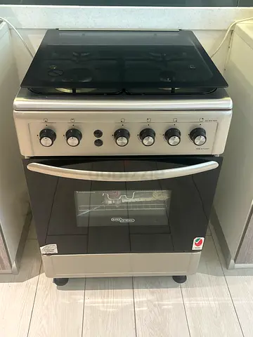 Super general freestanding gas oven and stove - excellent working condition