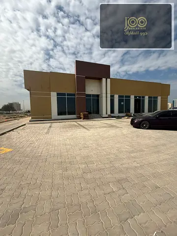 13000 قدم شوروم شارع الملك فيصل بجوار مول أم القيوين 40 كيلوات 600 ألف مع باركنق وارتداد جاهز