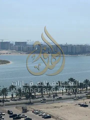 ✨ متاح الآن في الشارقة – الخان | شقة غرفتين وصالة بمساحات ممتازة ✨ 🏡 فرصة رائعة للسكن في منطقة الخان 🌊، واحدة من أفضل المناطق الحيوية والقريبة من ال