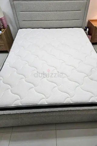 Queen Memory Foam Mattress - excellent condition