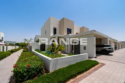 Spacious Upgraded 4BR + Maid | Private Garden