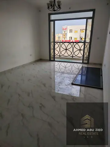 اشيك وافخم ثلاث غرف نوم _صالة واسعة جدا _مطبخ مجهز _3 حمام _صيانة كاملة علي المالك _علي شارع الشيخ عمار مباشرة _قريب من المواصلات _السعر الافضل بعجمان