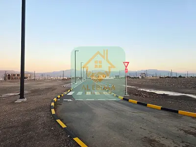 أرض سكنية تجارية - أرضي + 4 طوابق - تملك حر لجميتع الجنسيات