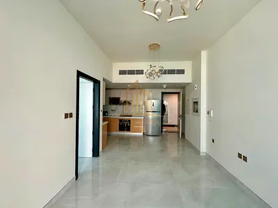 غرفة نوم واحدة في الطابق العلوي | Skyz by Danube | شرفة | إطلالات على وسط المدينة والمارينا