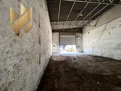 مستودع للايجار على الشارع الرئيسي فى الصناعيه 8 مساحه 1000 قدم