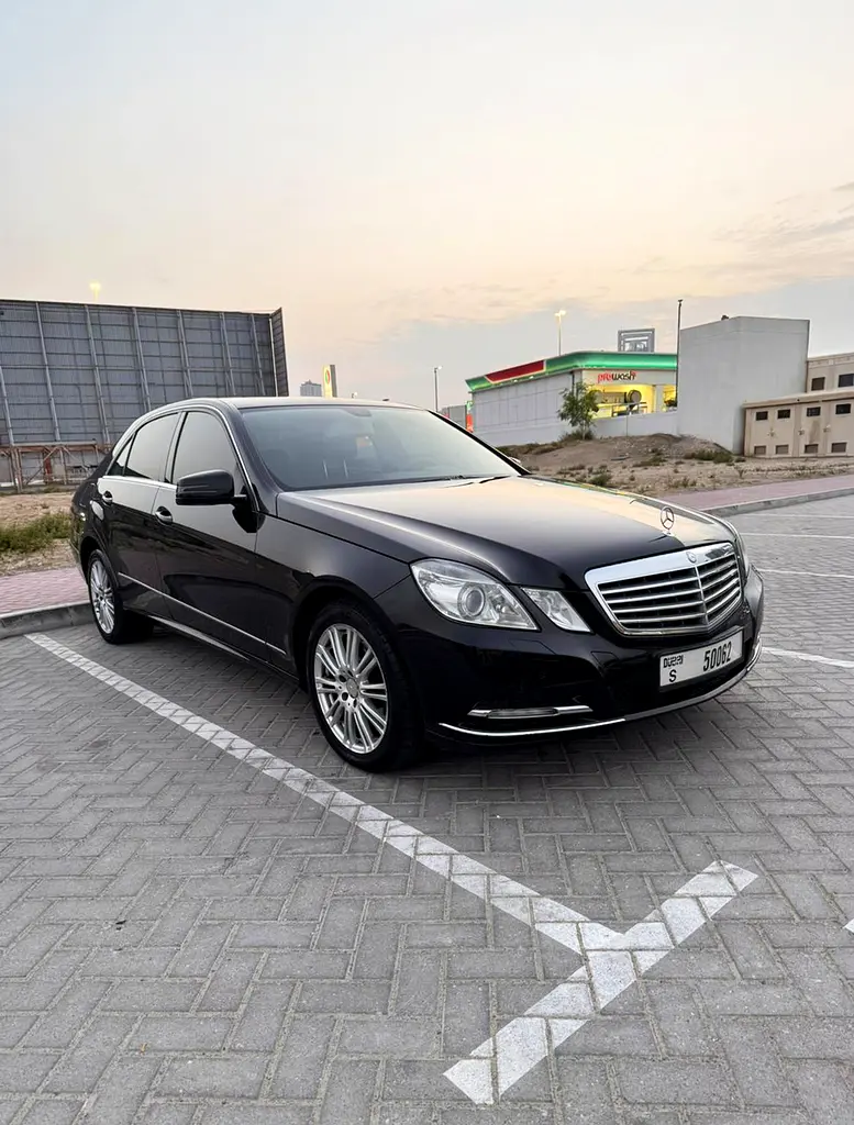 Mercedes-Benz E-Class 2011 — photo 1 of 10