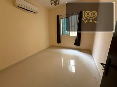 غرفة وصالة وحمام  مساحة واسعه المويهات1 قريبة من شارع عمار  ومخرج دبي