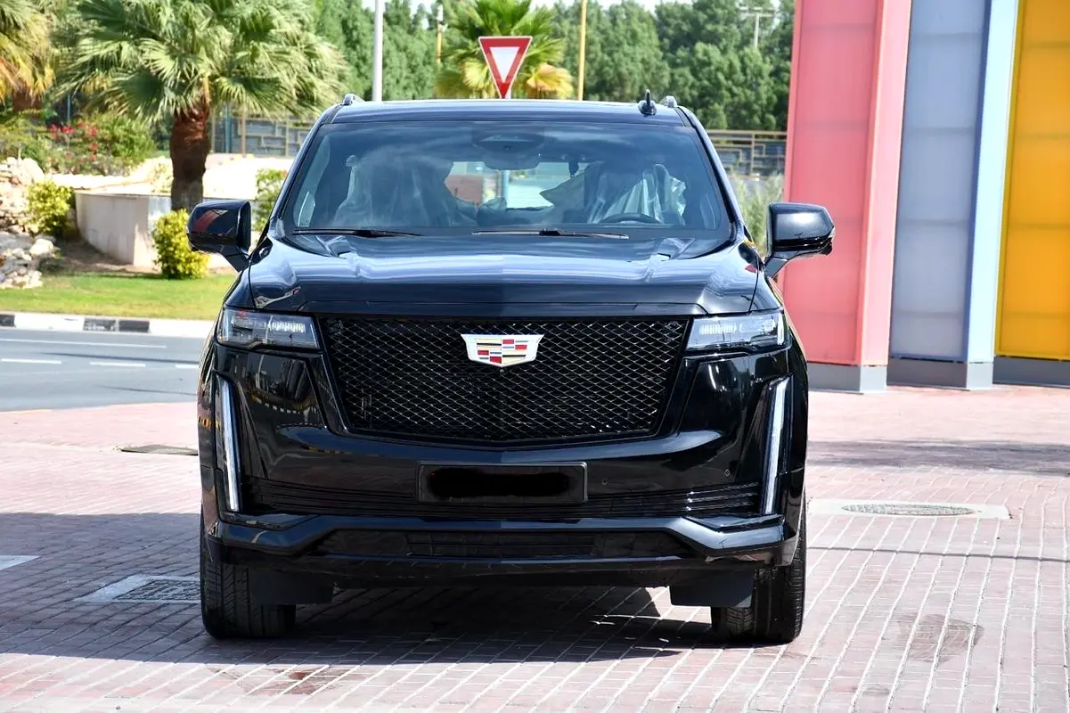 Cadillac Escalade 2023 — photo 1 of 9