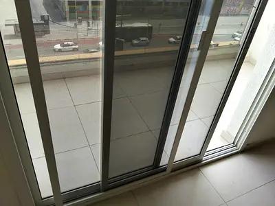 ارقى وافخم شقه 3 غرف وصالة  للايجار بالمجاز 2 غرفة ماستر 3 حمام صالة كبيرة بلكونة إطلالة شارع الاتحاد السعر 58000 درهم الدفع دفعات قريب من جميع الخدما