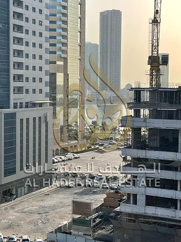 للإيجار في التعاون - شقة غرفتين وصالة  📍 موقع مميز قريب من مخرج دبي  🔹 غرفتين نوم 🔹 صالة واسعة 🔹 تصميم مريح وعصري  تفاصيل الدفع: ✅ السعر السنوي: 4