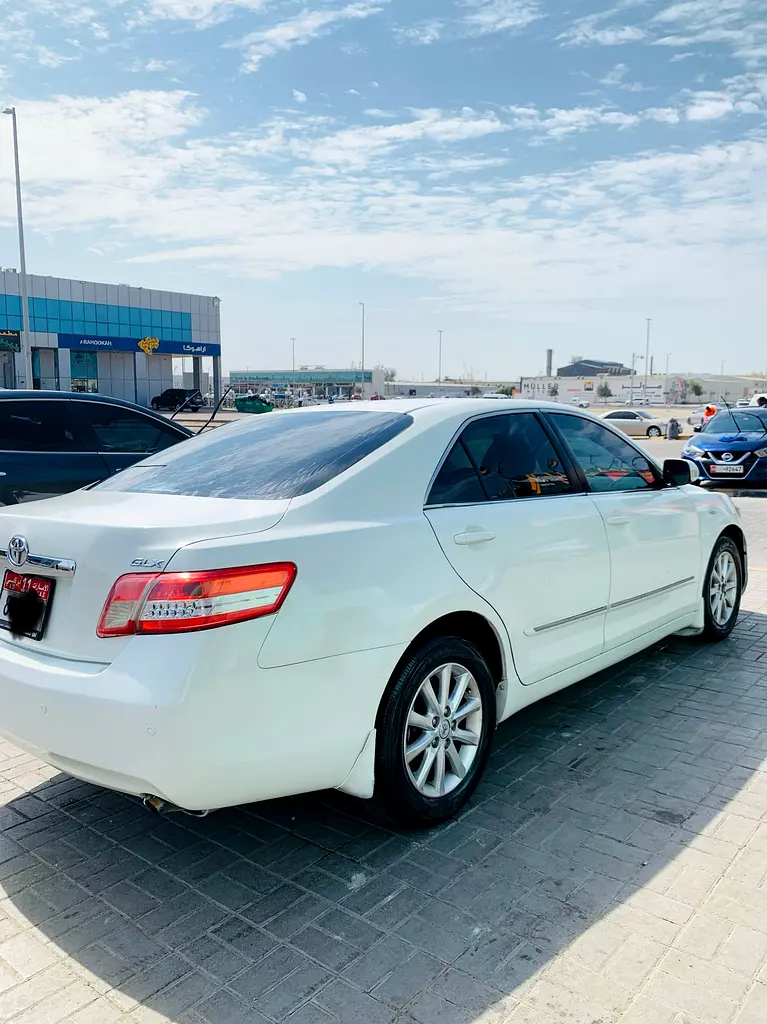 Toyota Camry 2011 — photo 1 of 3