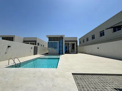 1st Tenant 3BR + Private Pool and Equipped Kitchen
