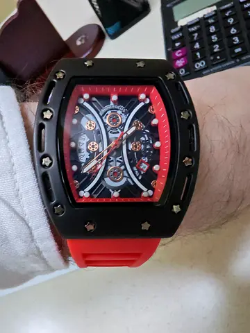 Mini focus quartz watch