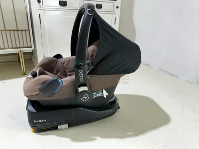 Baby car seat Maxi-Cosi with Isofix base Free delivery