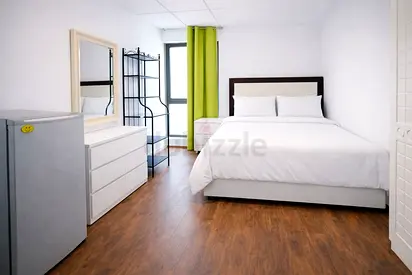 Private room next to financial metro station