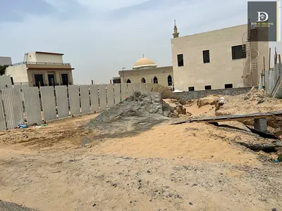 للبيع فى الشارقه   منطقه الحوشى   قطعه ارض سكنيه / مساحه 3160 قدم  موقع مميز جدا / على شارع 18 متر   تملك حر لجميع الجنسيات العربيه   تصريح : ارضى + 1