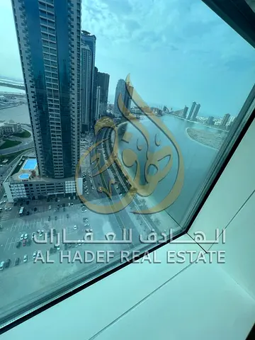 شقة غرفتين وصالة بإطلالة بحرية للإيجار في الخان الشارقة | 3 حمامات + بلكونة + ستور | تكييف على المالك | جيم ومسبح | باركن مجاني | دفعات 4 شيكات | سعر