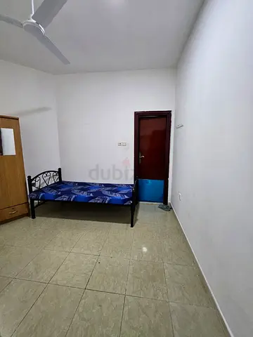 Room For 2-3 Bachlors Near Sharaf Dg Metro