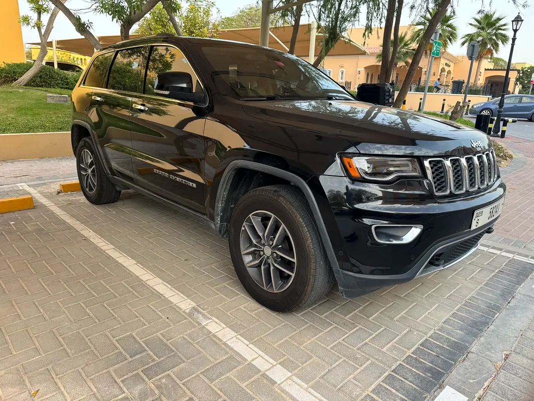 Jeep Grand Cherokee 2017 — photo 1 of 12