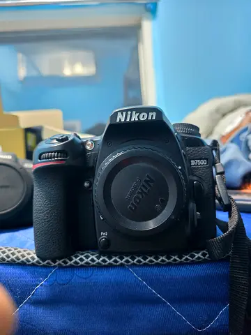 Nikon 7500d