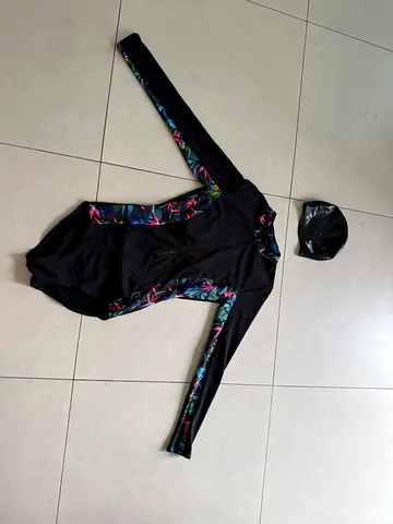 Long Sleeve One-Piece Swimsuit with Swim Cap - Size M