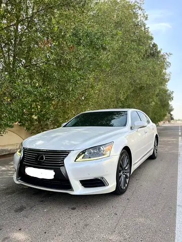 Lexus LS 460 2017 - Canadian Specs - Excellent Condition