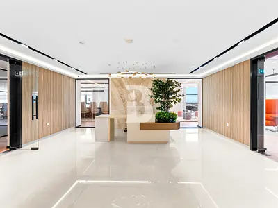 LUXURY FULLY FURNISHED | FULL FLOOR |READY TO MOVE IN