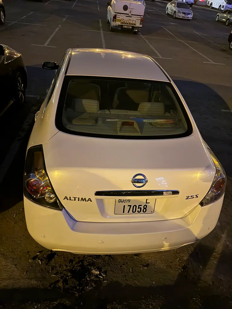 Nissan Altima 2009 — photo 1 of 10