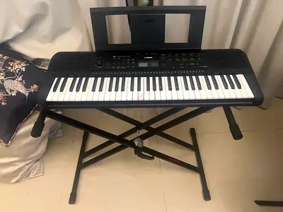 Yamaha psr-E283 with stand