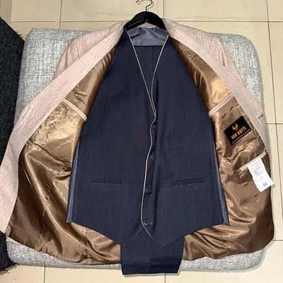 Mens 3-piece Suit (Jacket, Waistcoat  Trousers) - Excellent Used Condition size 44