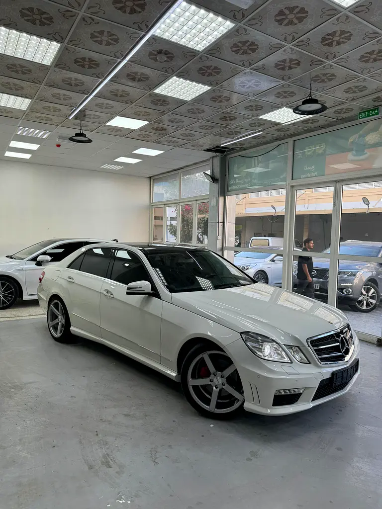 Mercedes-Benz E-Class 2011 — photo 1 of 10