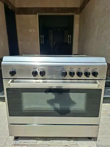 Gas Cooker with 5burners, size 90x60cm, neatclean