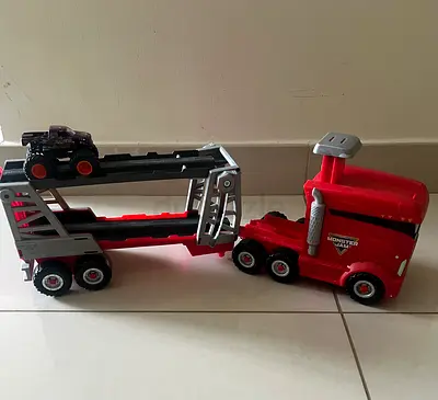 Monster Jam Launch N Go Hauler Playset (for 1:64 monster trucks) – Transport Truck with Ramp