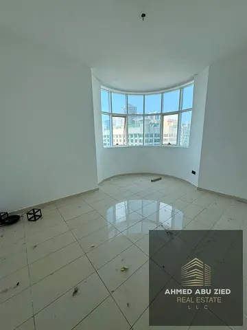 افخم شقة غرفة وصالة مع بلكون اطلالة مفتوحة على القصباء مباشرة- 2 حمام- جيم-مسبح-باركينج-شهر مجاني-للايجار السنوي بمنطقة القصباء بجوار الخدمات والمخارج