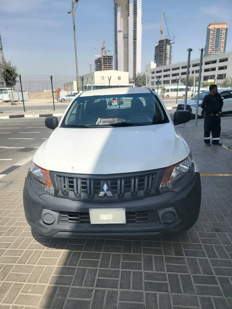 Mitsubishi L200 2016 — photo 1 of 5