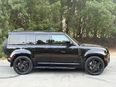 Land Rover Defender 110 SE P400 · 2021 · Canadian Specs · 84,000 km · Full Black ·