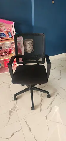 Black Mesh Office Chair with Adjustable Height — Excellent Condition