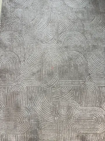 Light mocha colour, modern geometric area rug - 250 x 350 cm - excellent condition