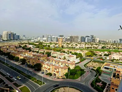 Very Spacious: Stunning View Ready to Move in